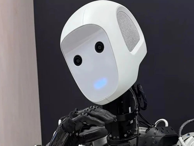 ربات انسان‌نمای Apollo از شرکت Apptronik در نمایشگاه CES 2025 به کار مشغول شد.