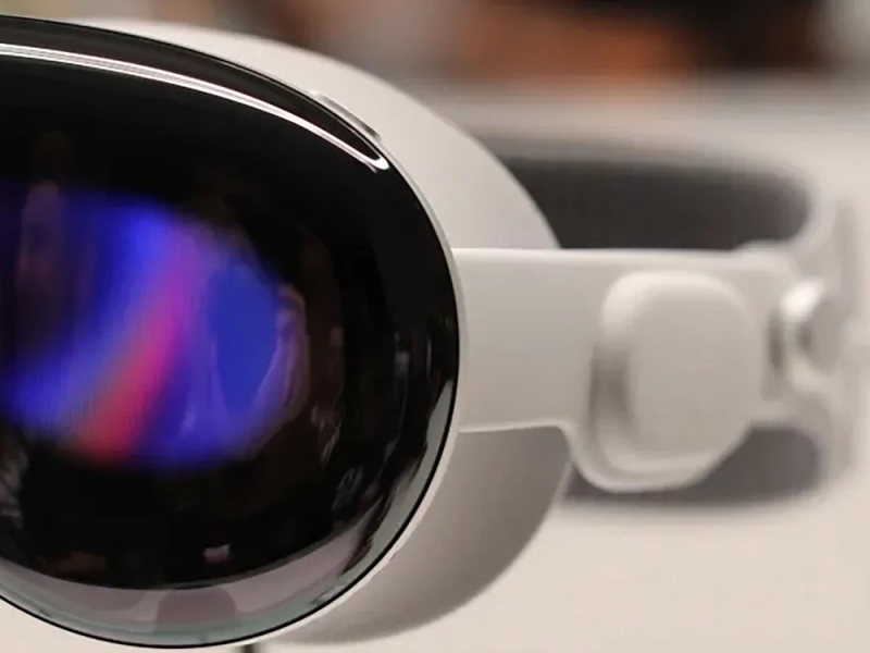 اپل بازنگری در Vision Pro را کنار گذاشت تا تمرکز خود را بر عینک‌های هوشمند دارای
