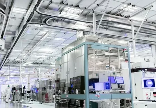 اینتل، سامسونگ و SK hynix با یک تغییر ناگهانی دیگر در سیاست‌های ایالات متحده روبه‌رو شدند — دولت آمریکا معافیت‌های مربوط به استفاده از تجهیزات پیشرفته ساخت تراشه در کارخانه‌های این شرکت‌ها در چین را لغو کرد.